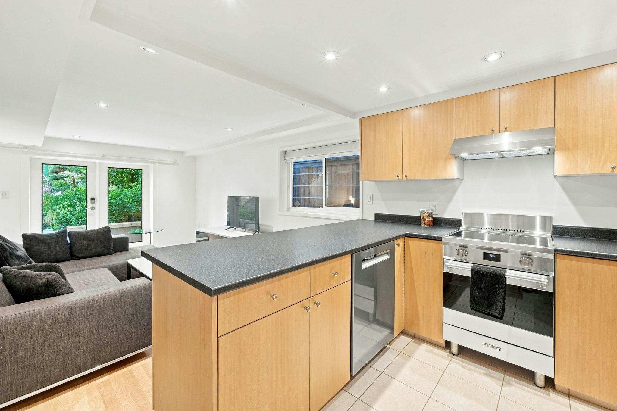 B-3262 W 1st Avenue, Vancouver, BC, V6K 1H5 - 2