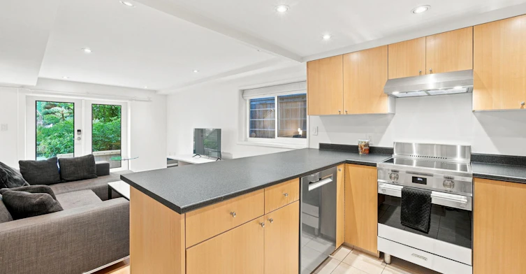 B-3262 W 1st Avenue, Vancouver, BC, V6K 1H5 - 2