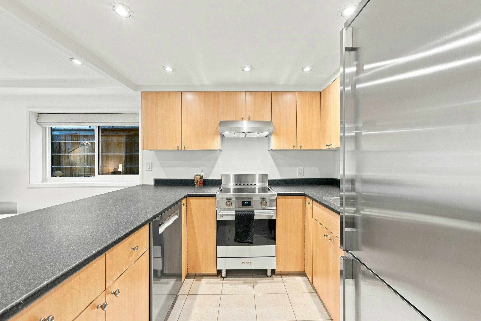 B-3262 W 1st Avenue, Vancouver, BC, V6K 1H5 - 3