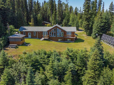 4490 Bowron Lake Road - 4