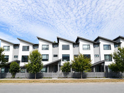 37-16589 25 Avenue - 2