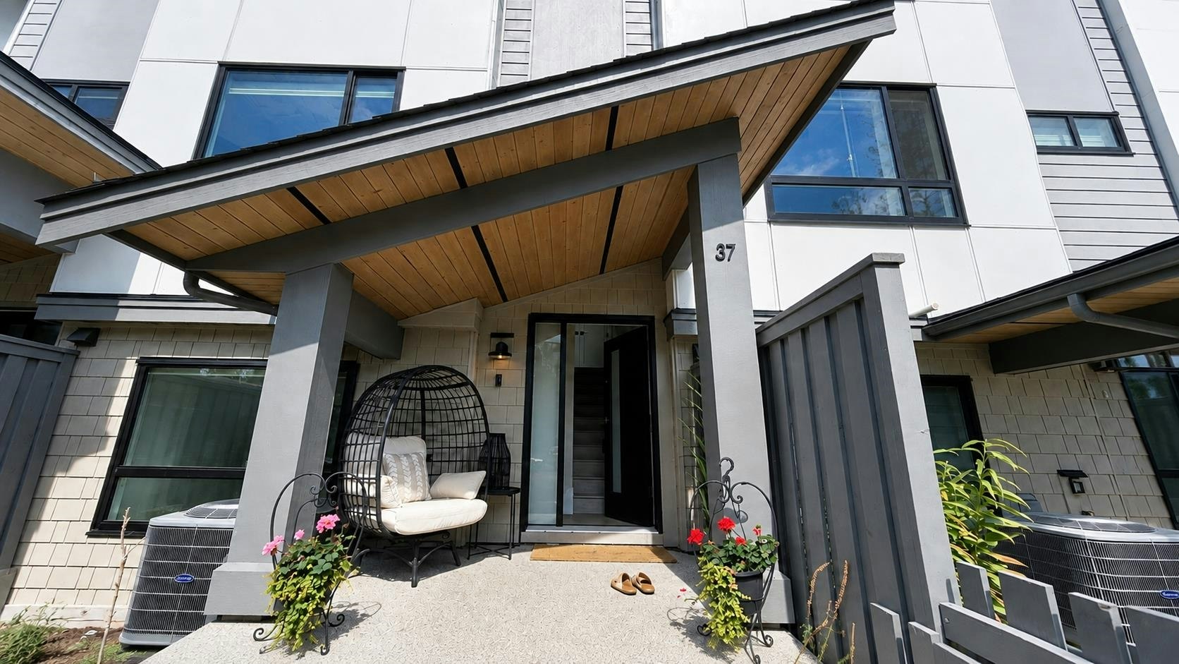 37-16589 25 Avenue - 3