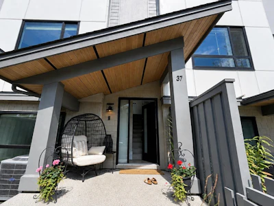 37-16589 25 Avenue - 3