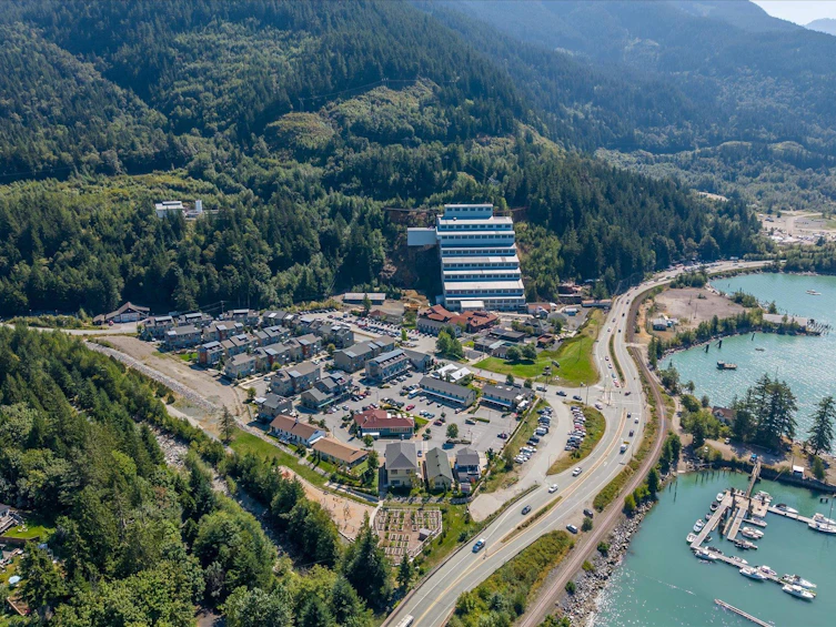 827 Minaty Lane, Squamish, BC, V0N 1J0 - 32