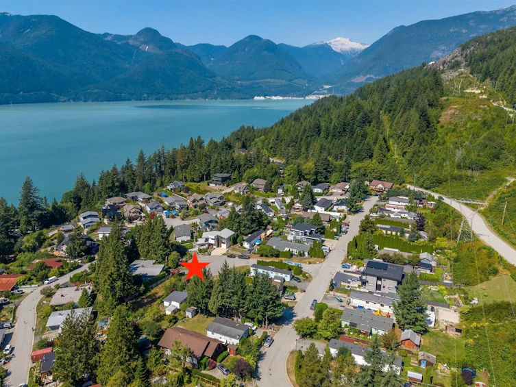 827 Minaty Lane, Squamish, BC, V0N 1J0 - 29