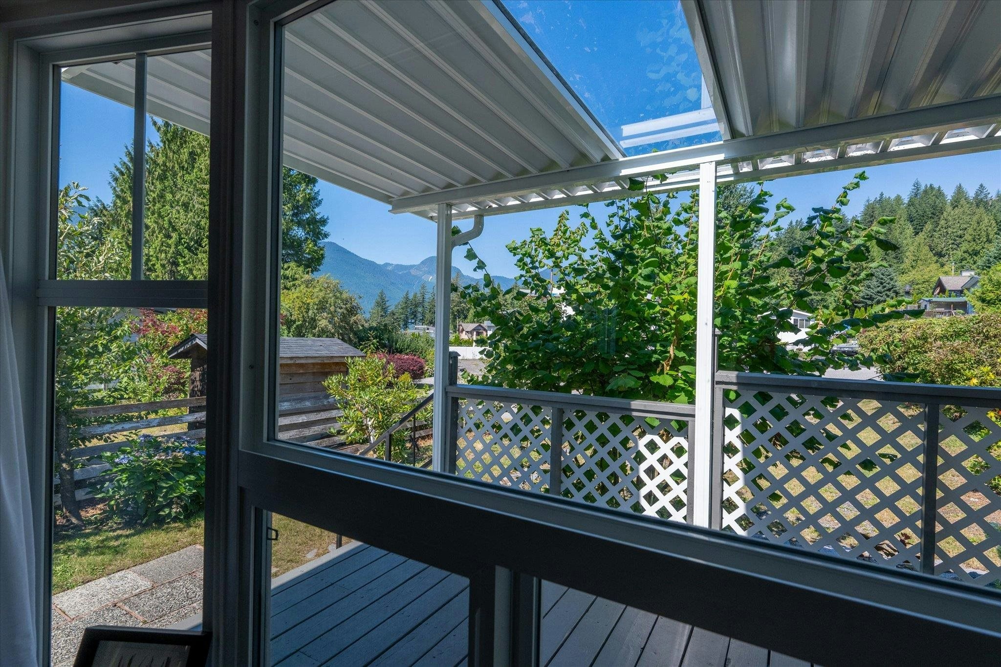 827 Minaty Lane, Squamish, BC, V0N 1J0 - 8