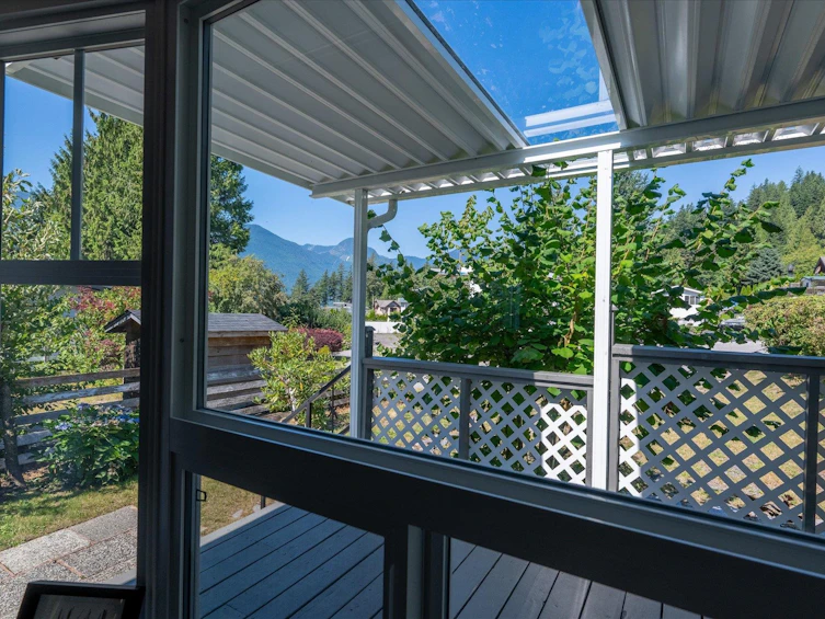827 Minaty Lane, Squamish, BC, V0N 1J0 - 8