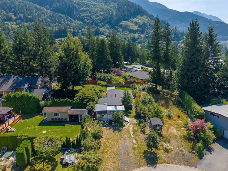 827 Minaty Lane, Squamish, BC, V0N 1J0 - 26