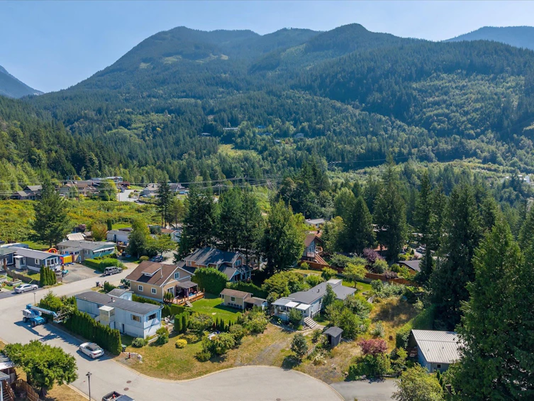 827 Minaty Lane, Squamish, BC, V0N 1J0 - 27