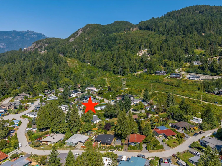 827 Minaty Lane, Squamish, BC, V0N 1J0 - 35