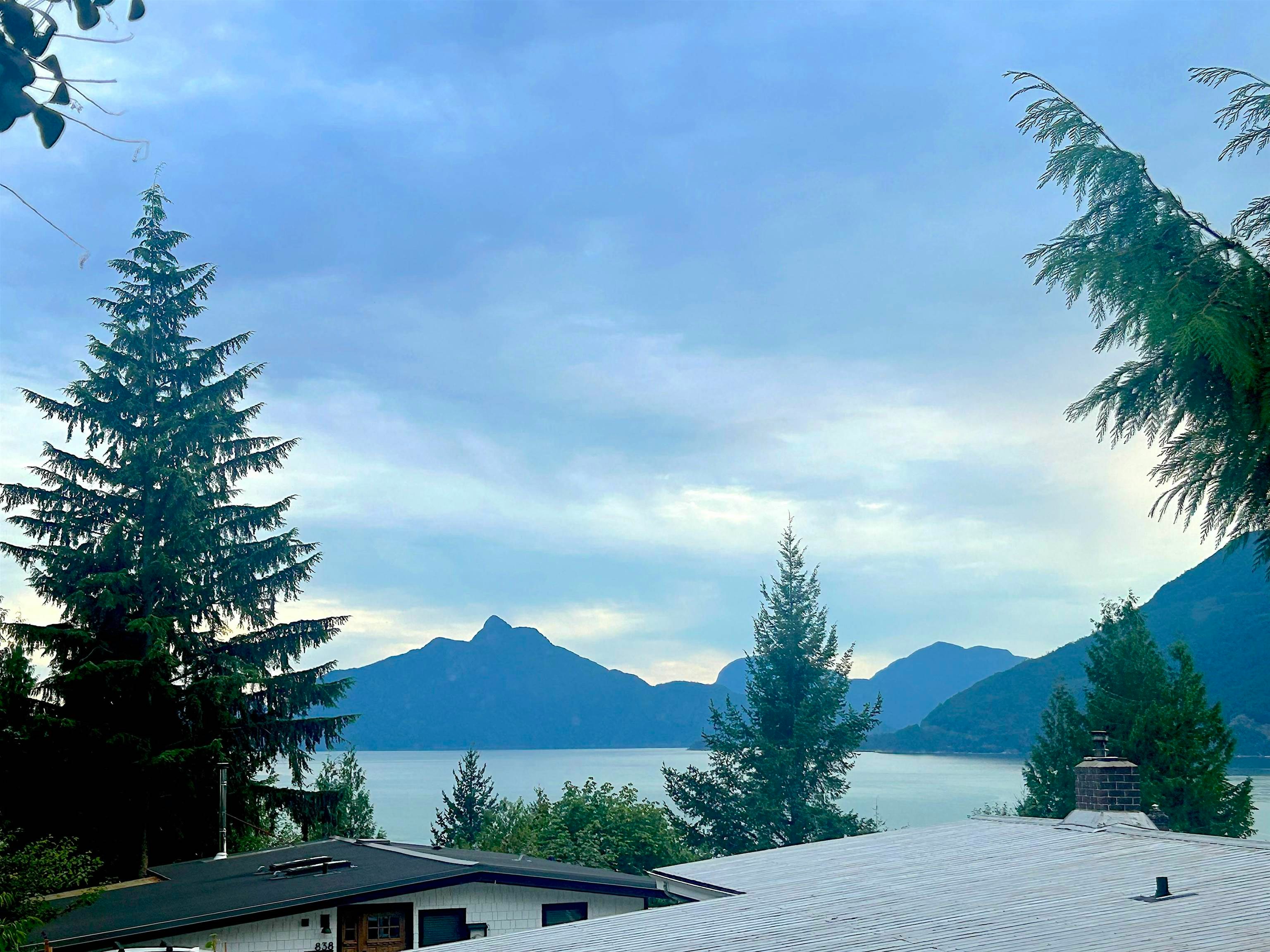 827 Minaty Lane, Squamish, BC, V0N 1J0 - 24