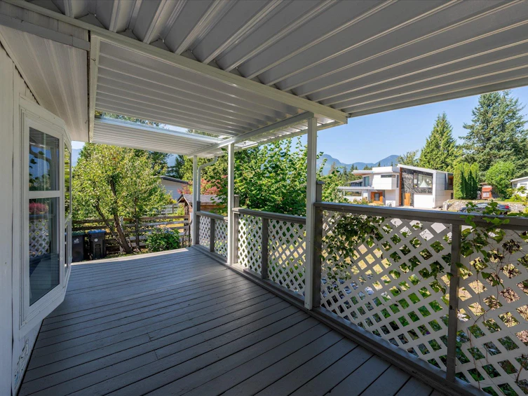 827 Minaty Lane, Squamish, BC, V0N 1J0 - 3