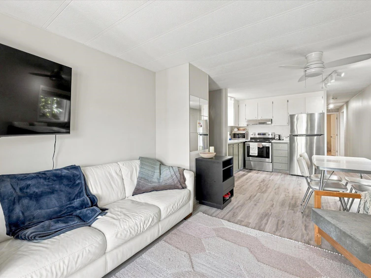 827 Minaty Lane, Squamish, BC, V0N 1J0 - 10