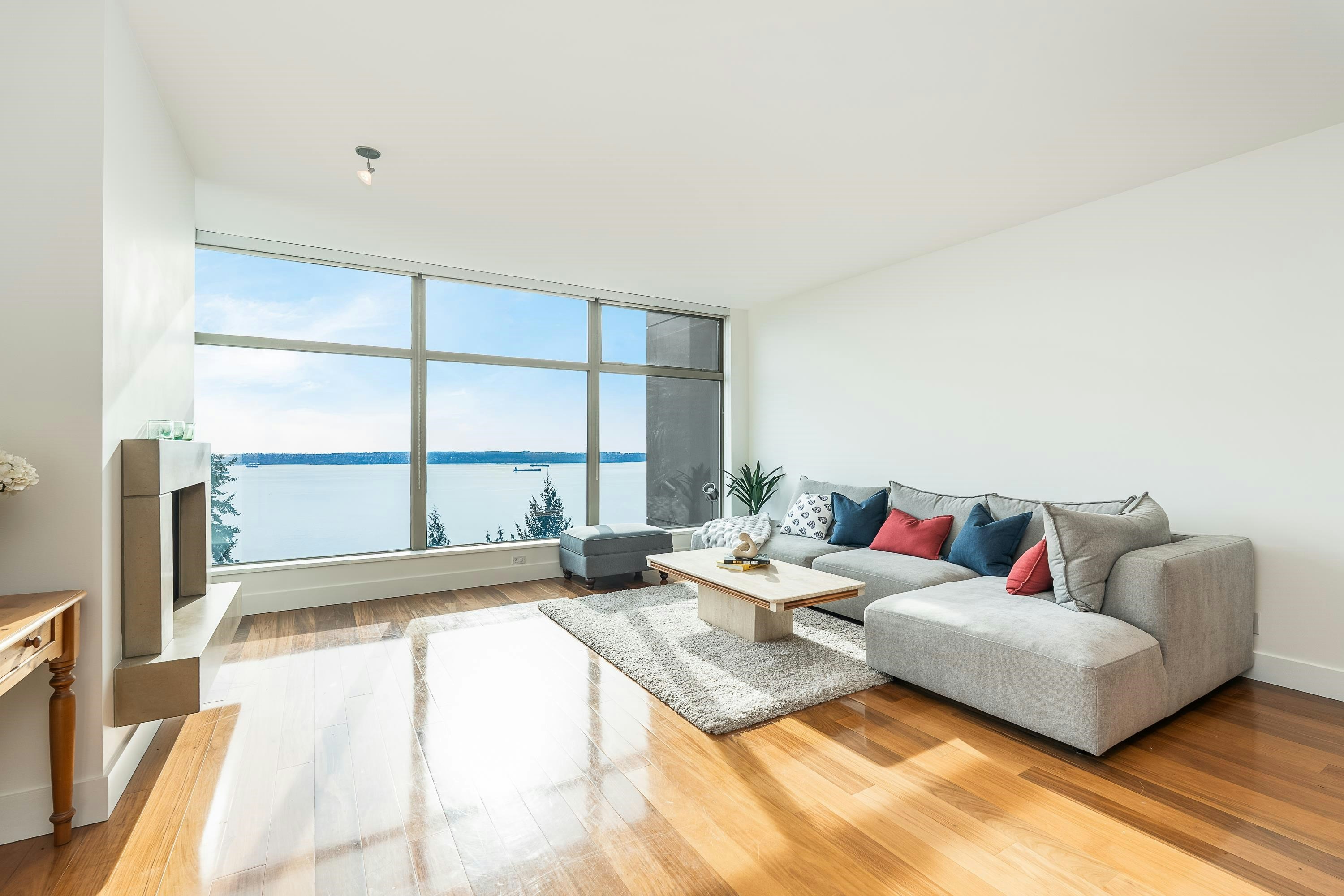 1101-3335 Cypress Place - 2
