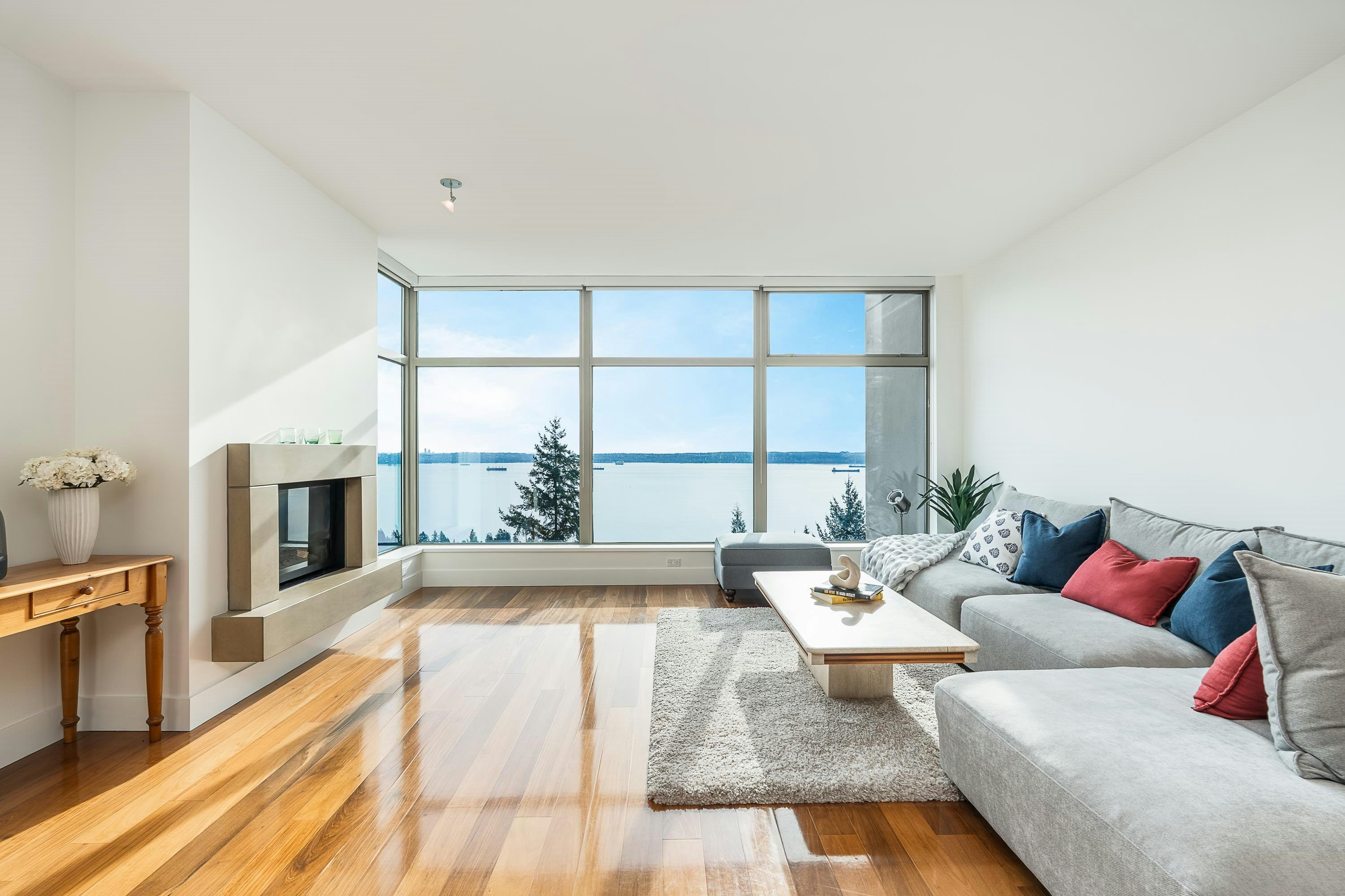 1101-3335 Cypress Place - 3
