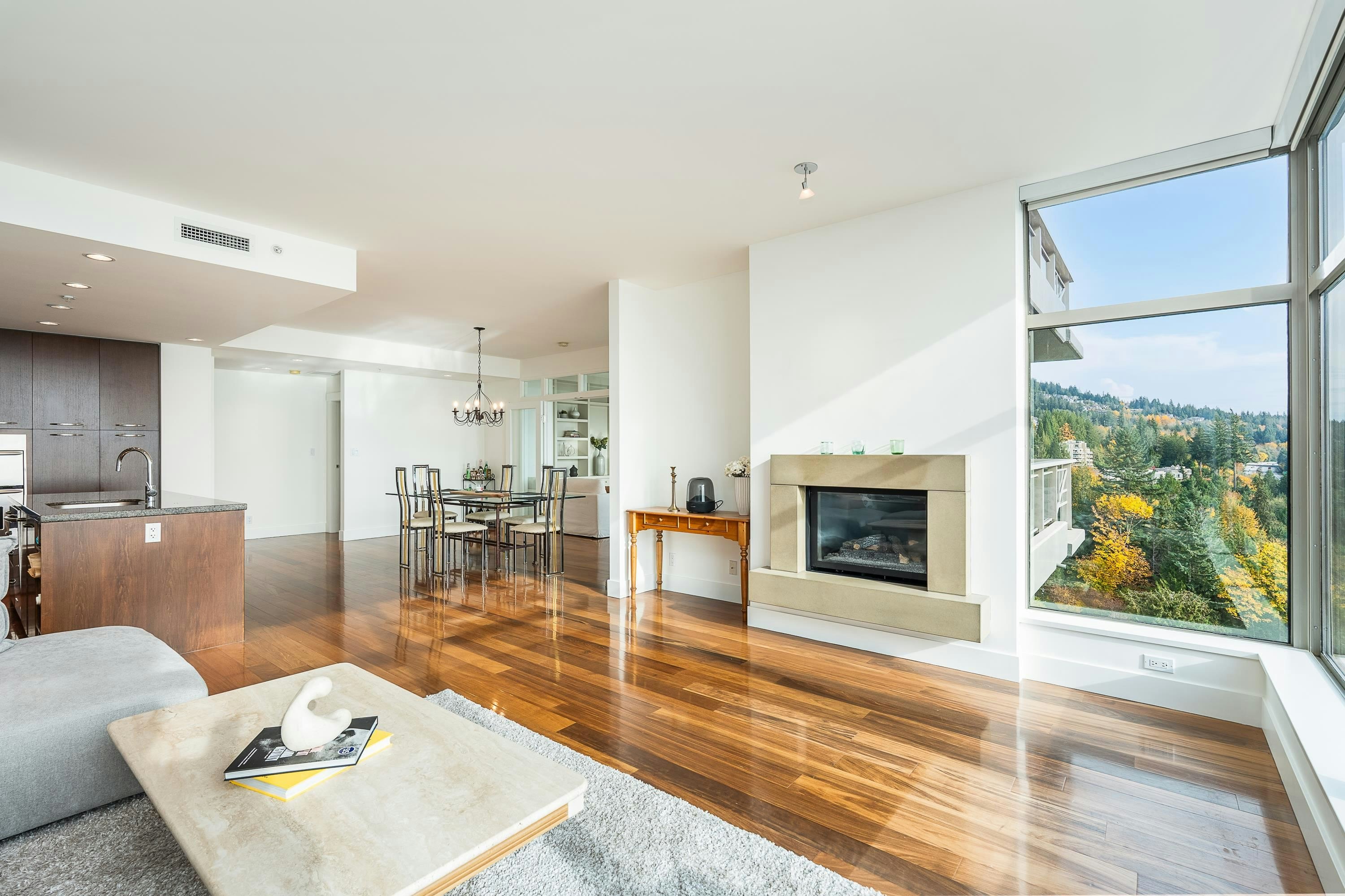 1101-3335 Cypress Place - 4