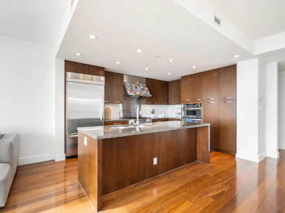 1101-3335 Cypress Place - 5