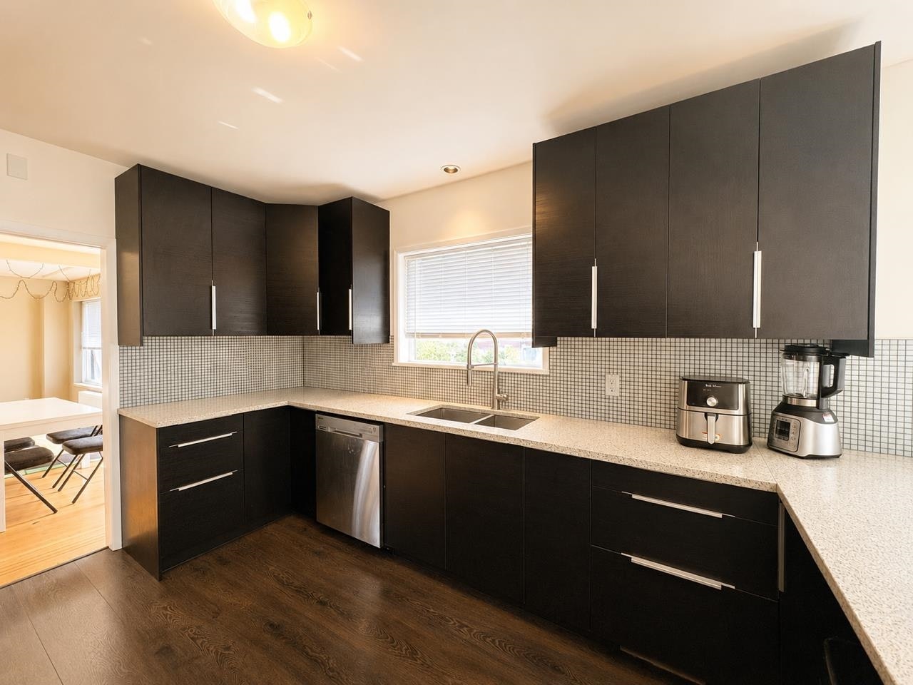 820 Keith Road, West Vancouver, BC, V7T 1M3 - 2
