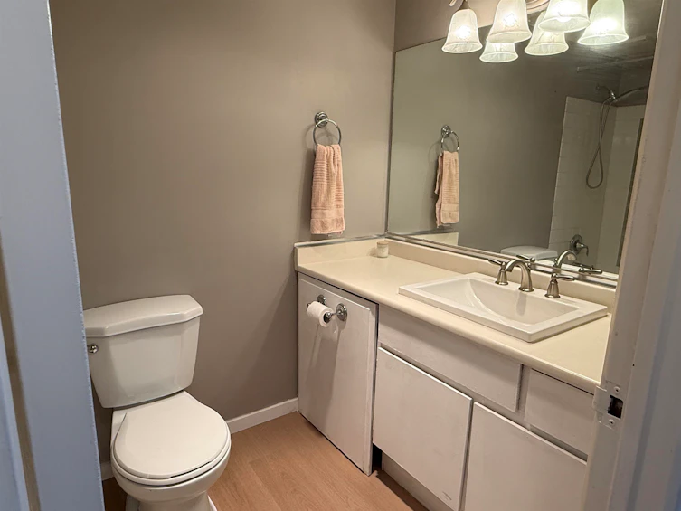 218-15020 North Bluff Road, Surrey, BC, V4B 5A4 - 15