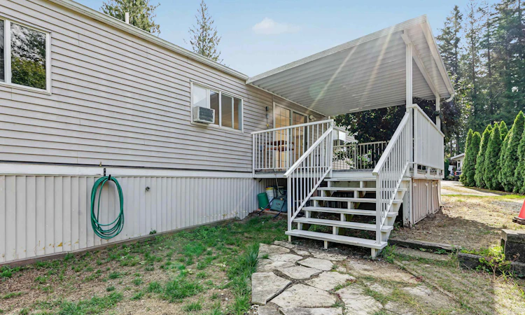 5-2216 Lougheed Highway