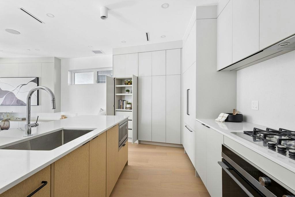 1-2124 E 8 Avenue, Vancouver, BC, V5N 1V5 - 12
