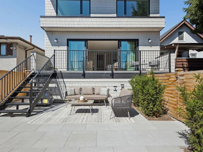 3-2124 E 8 Avenue - 2