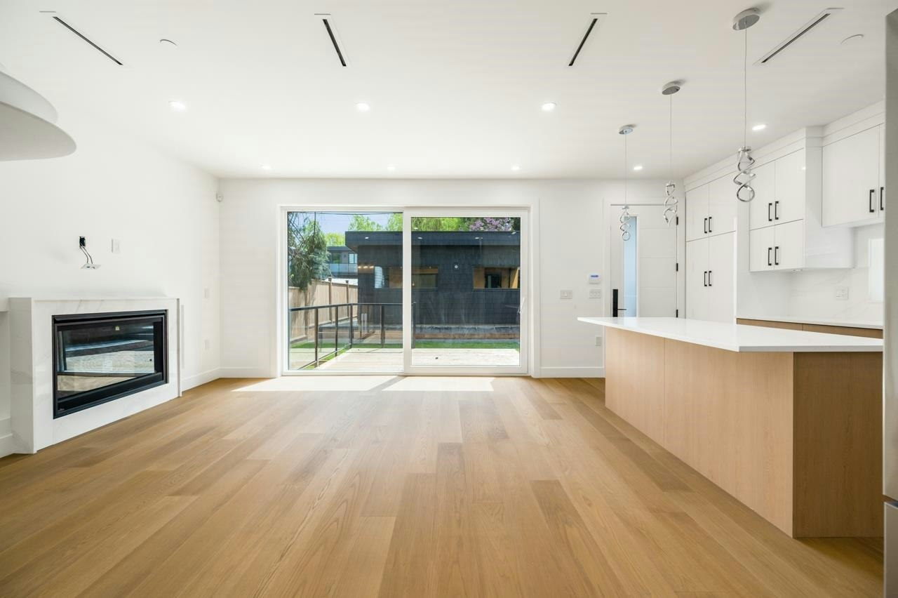 2-950 W 17th Avenue - 3