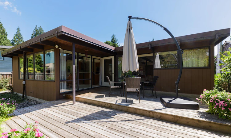 4568 Marineview Crescent