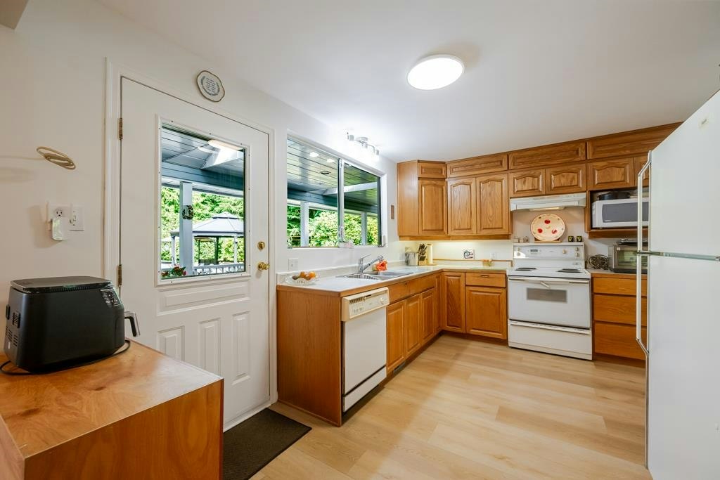 25465 Hilland Avenue, Maple Ridge, BC, V4R 1G3 - 11