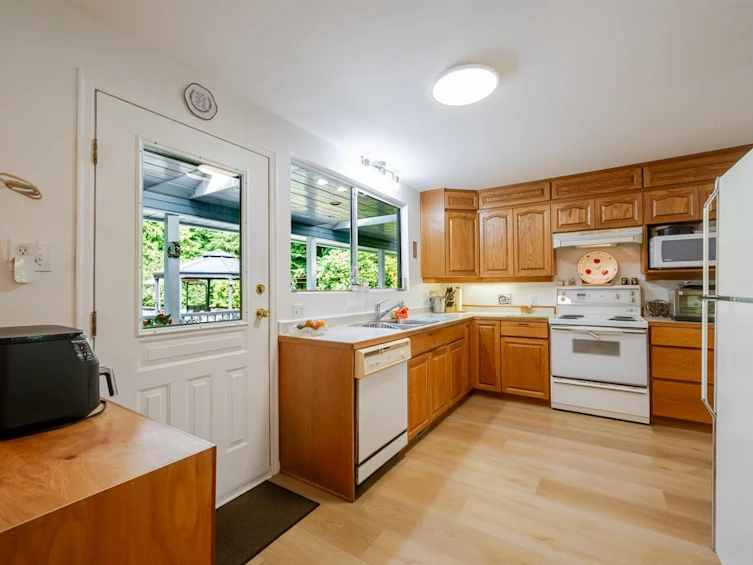 25465 Hilland Avenue, Maple Ridge, BC, V4R 1G3 - 11