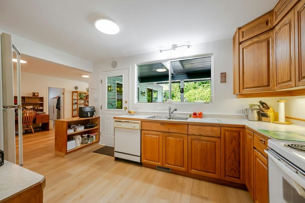 25465 Hilland Avenue, Maple Ridge, BC, V4R 1G3 - 9