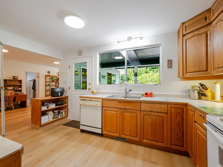 25465 Hilland Avenue, Maple Ridge, BC, V4R 1G3 - 9