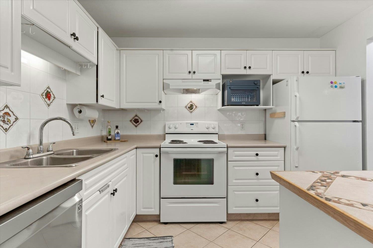305-9165 Broadway Street - 5