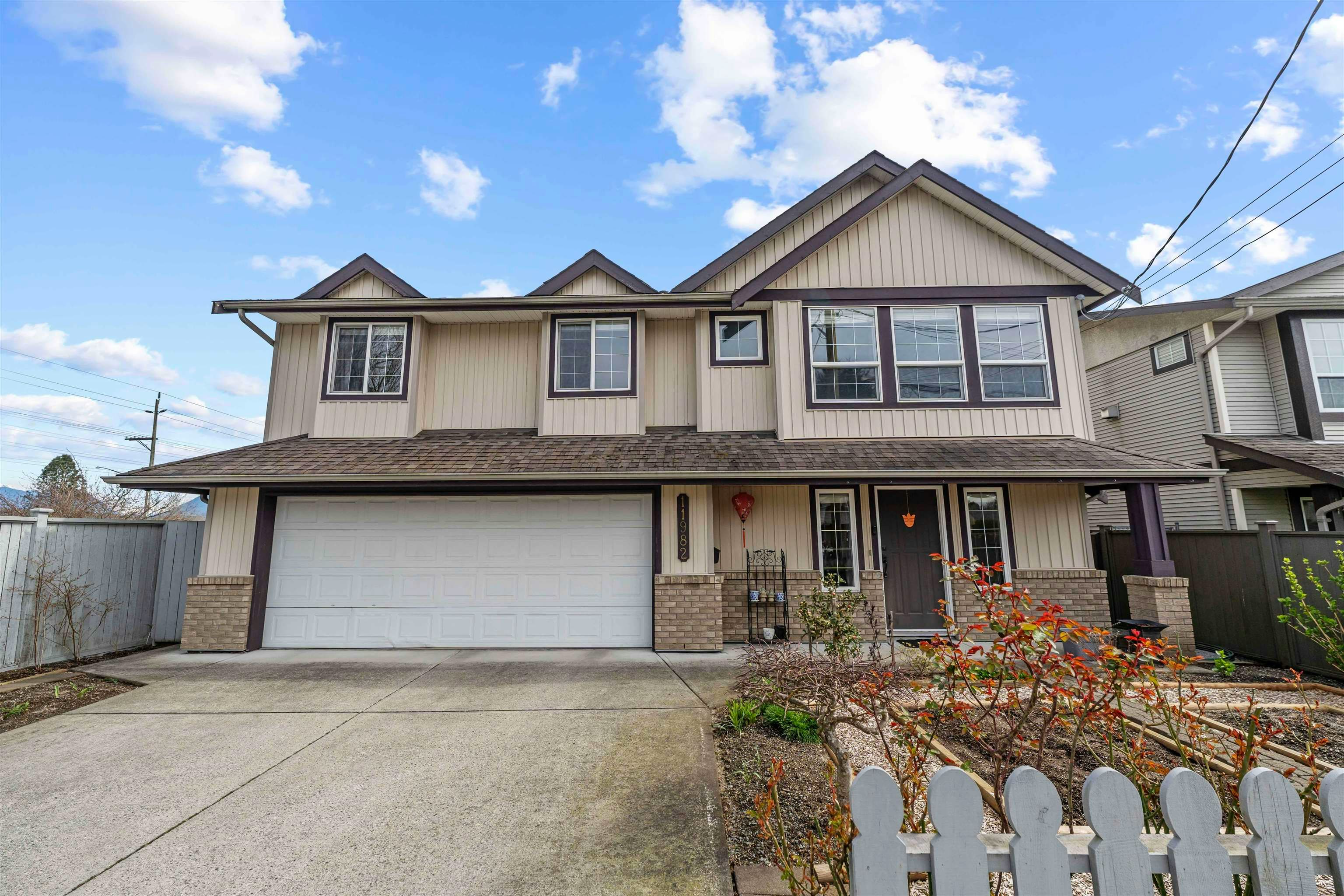 11982 230 Street, Maple Ridge, BC, V2X 7Z8