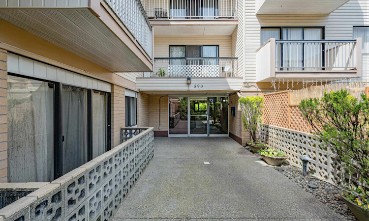 201-590 Whiting Way