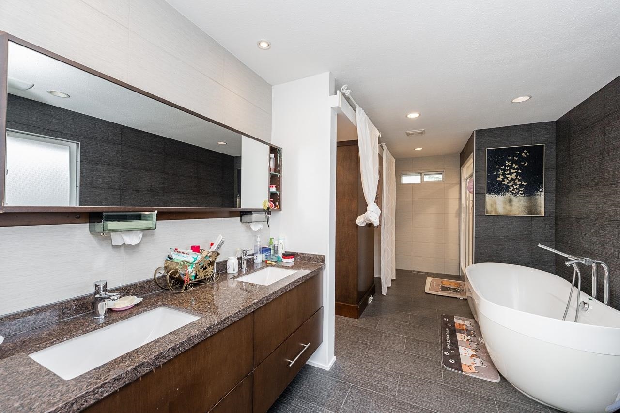 15730 38a Avenue, Surrey, BC, V3S 0K8 - 17