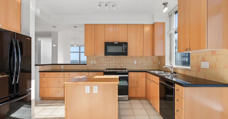 1406-160 E 13th Street, North Vancouver, BC, V7L 2L5 - 3