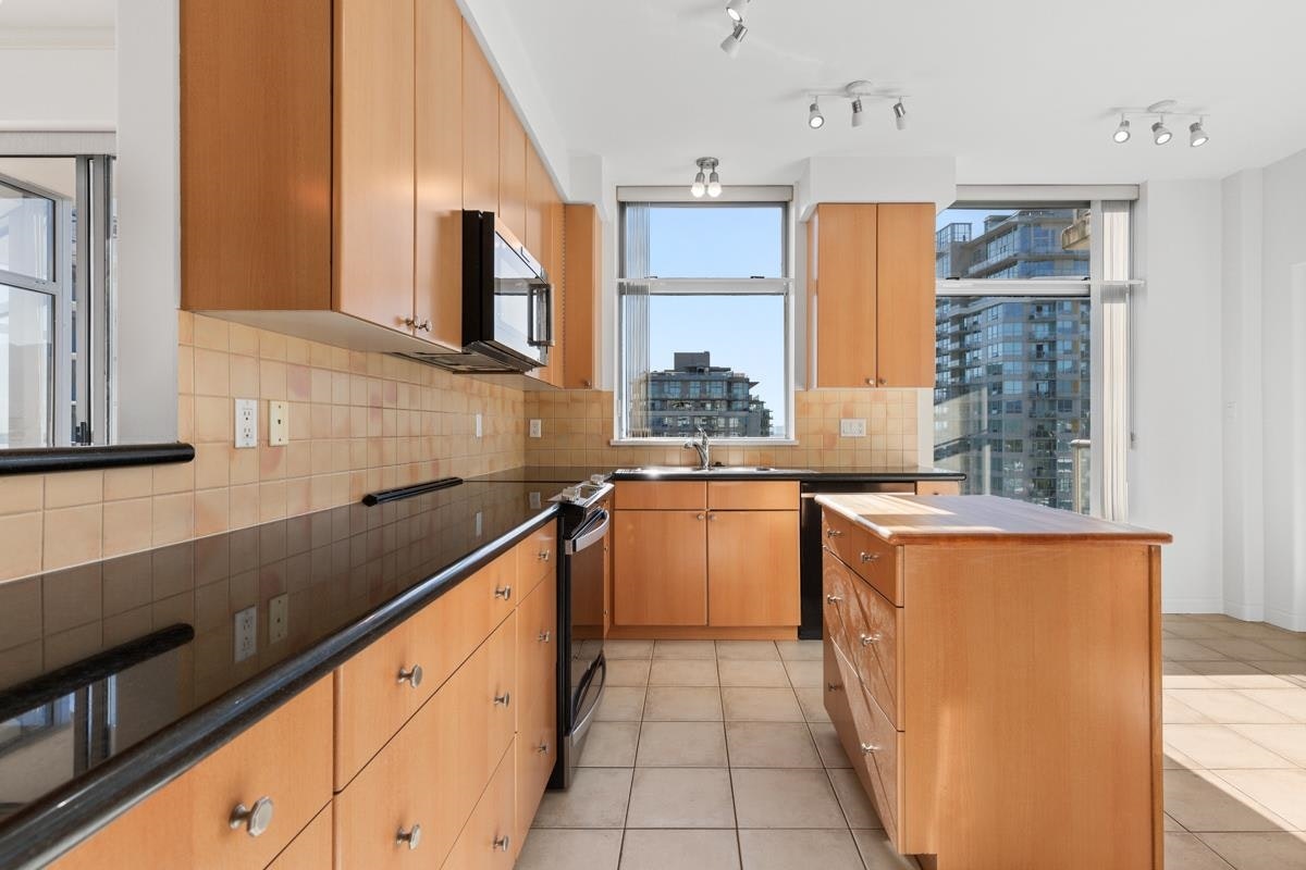 1406-160 E 13th Street, North Vancouver, BC, V7L 2L5 - 2