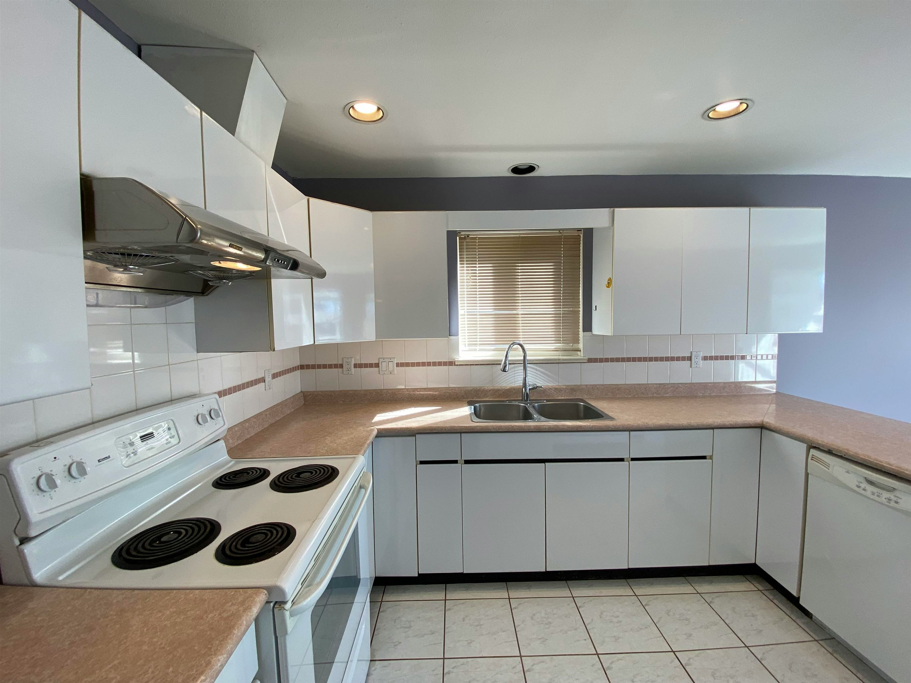 2 Bed Suite-5536 Neville Street, Burnaby, BC, V5J 2H7 - 3