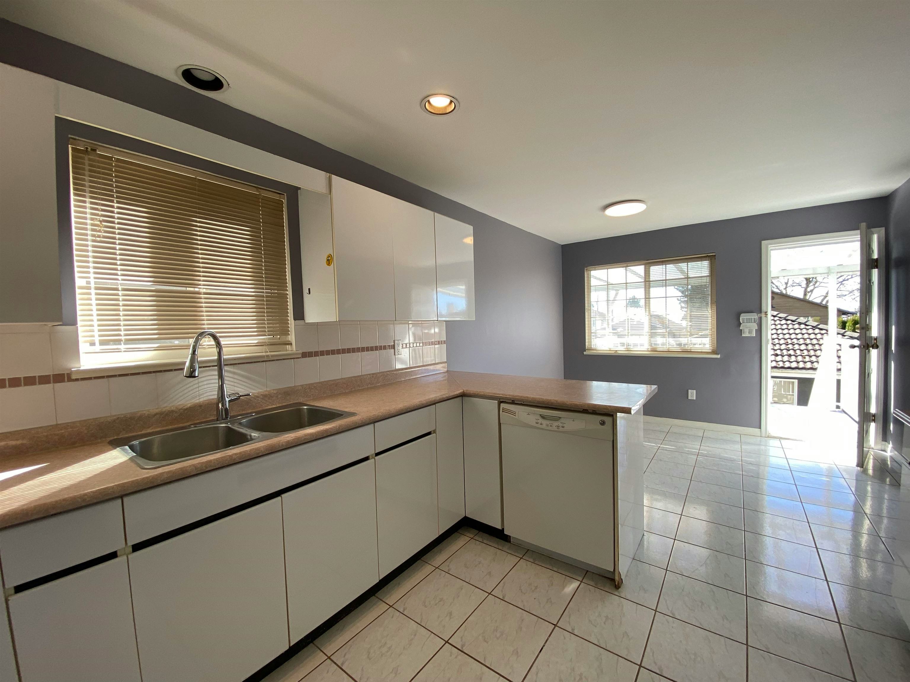 2 Bed Suite-5536 Neville Street, Burnaby, BC, V5J 2H7 - 2