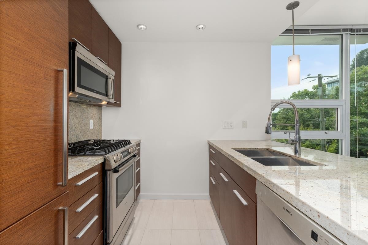 302-2528 Maple Street, Vancouver, BC, V6J 0B5 - 2