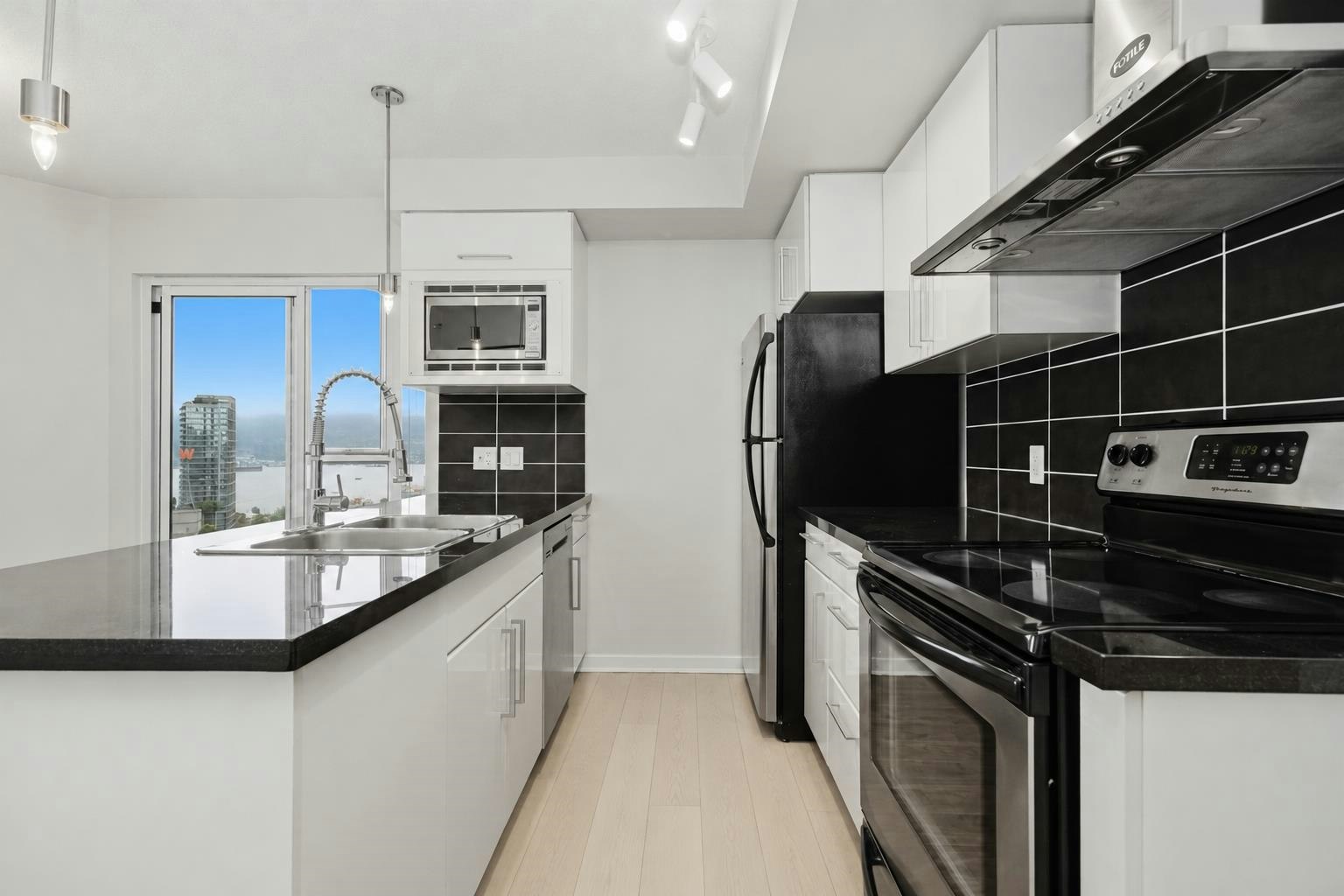 2901-689 Abbott Street, Vancouver, BC, V6B 0J2 - 4