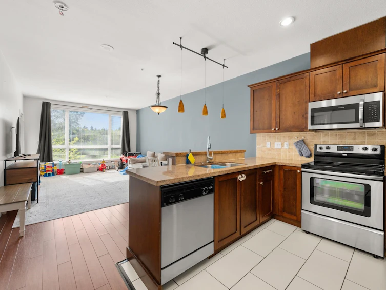 303-14333 104 Avenue, Surrey, BC, V3T 0E1 - 9