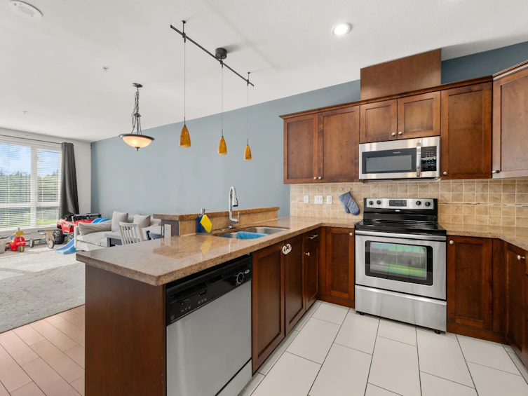 303-14333 104 Avenue, Surrey, BC, V3T 0E1 - 8