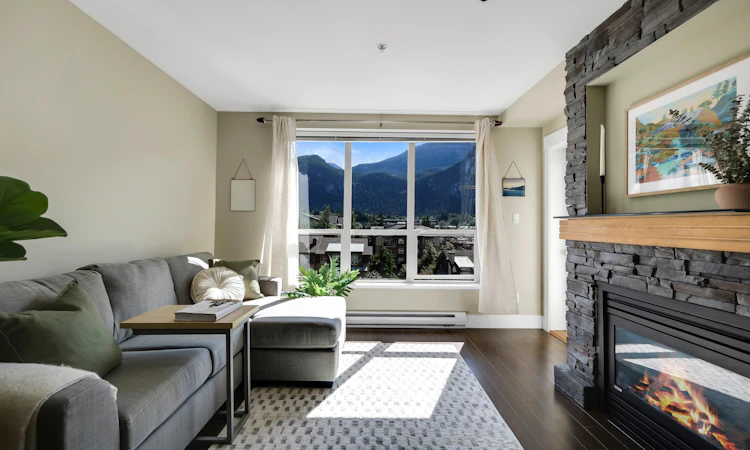 504-1211 Village Green Way