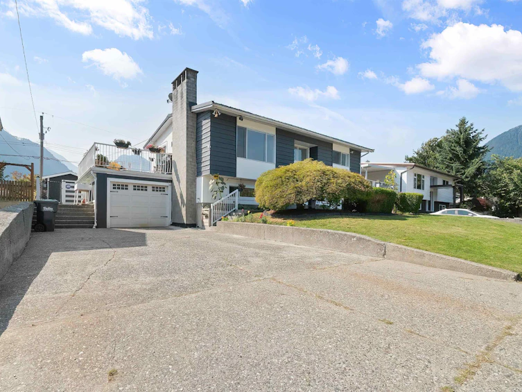 630 Thacker Avenue, Hope, BC, V0X 1L0 - 2