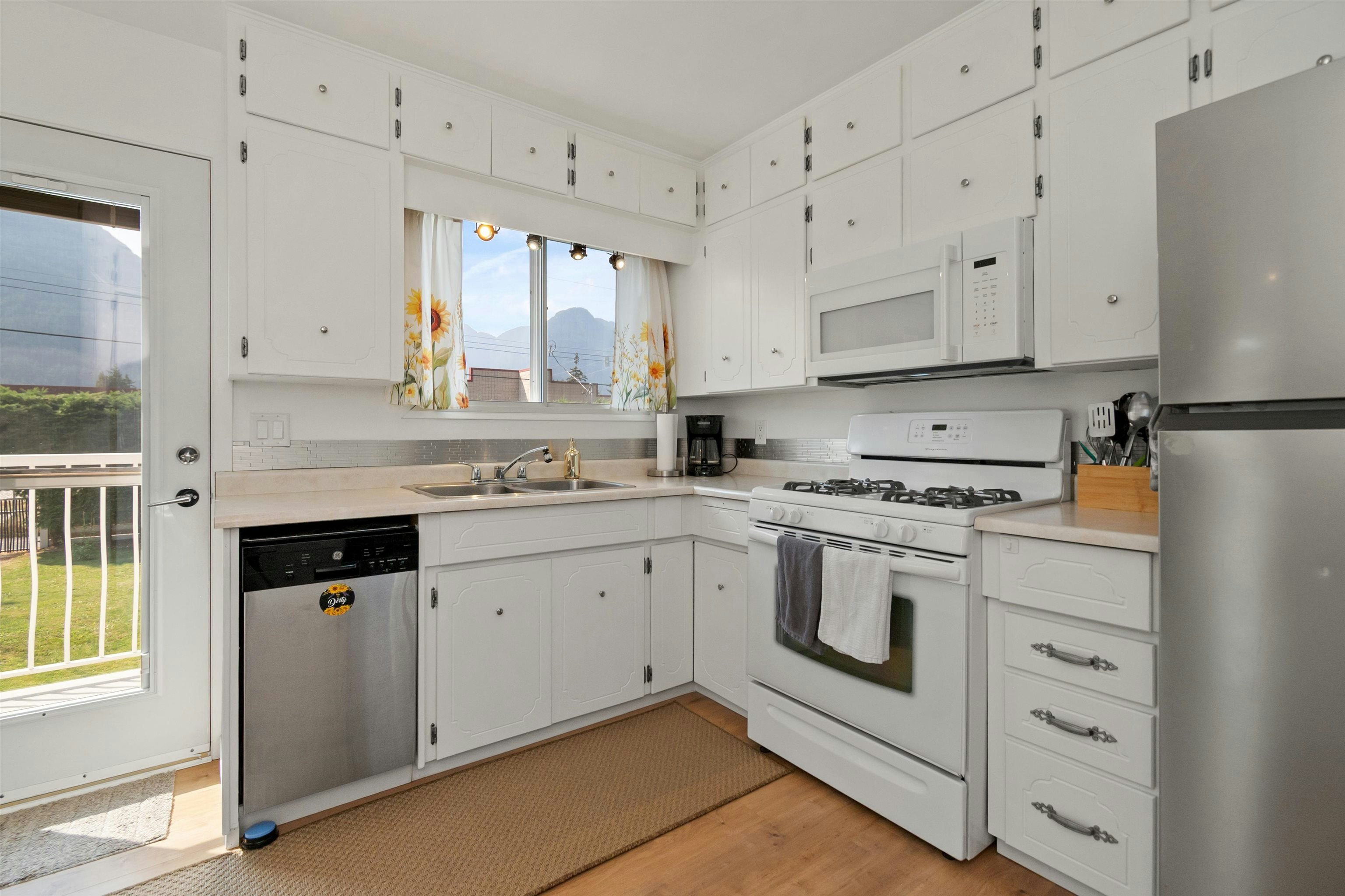 630 Thacker Avenue, Hope, BC, V0X 1L0 - 13