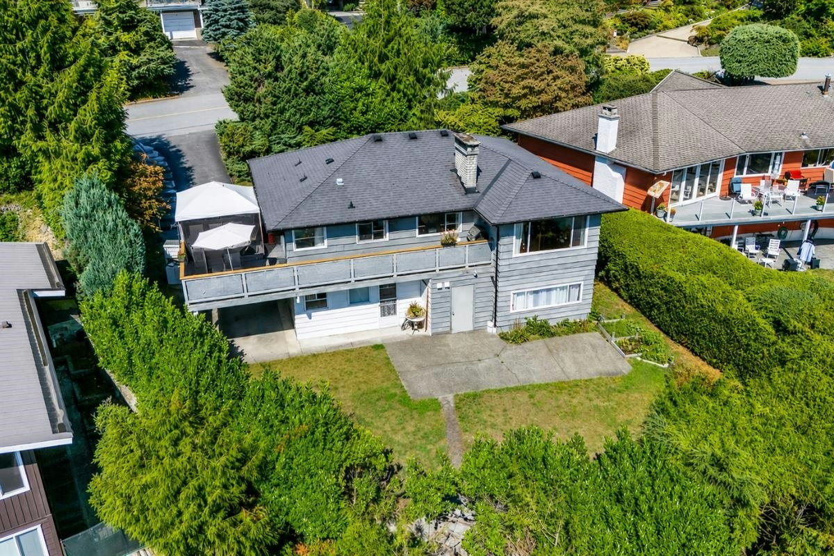 403 Newdale Court, North Vancouver, BC, V7N 3H3 - 27