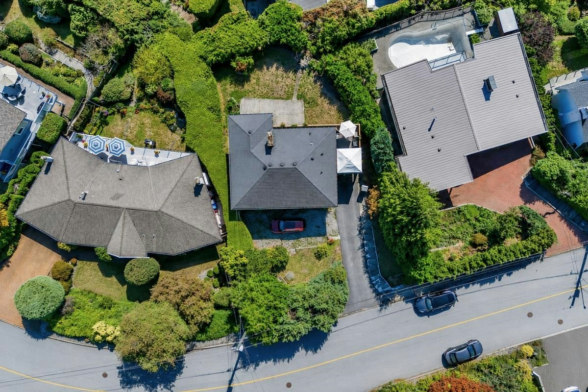 403 Newdale Court, North Vancouver, BC, V7N 3H3 - 29