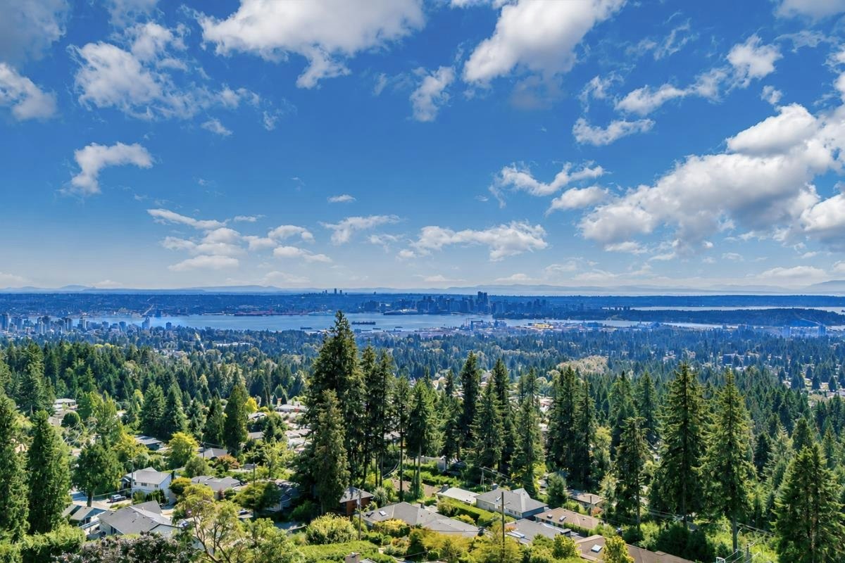 403 Newdale Court, North Vancouver, BC, V7N 3H3 - 8